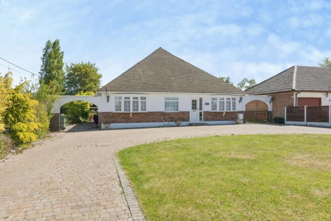 4 bedroom bungalow for sale