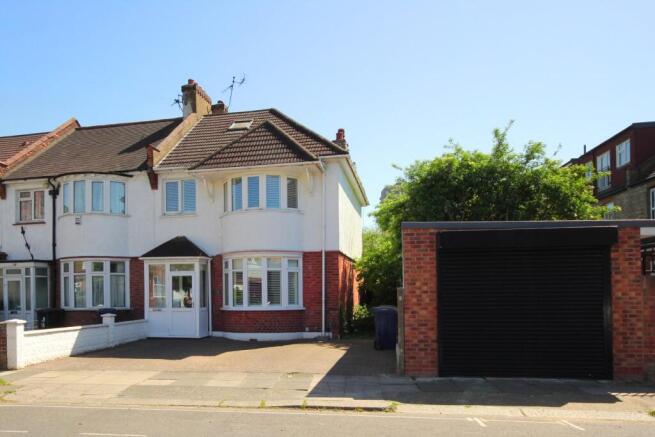 4 bedroom end of terrace house for sale