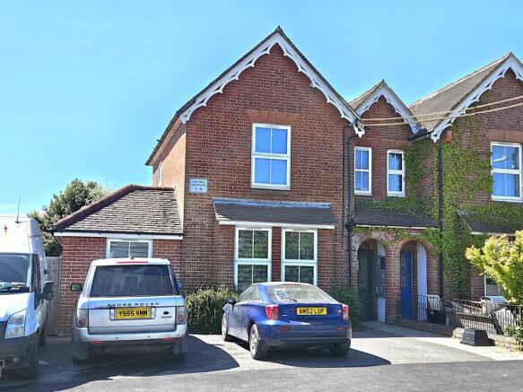 6 bedroom semi-detached house for sale