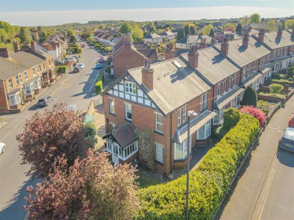 4 bedroom end of terrace house for sale