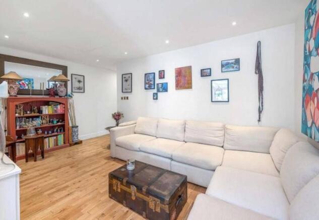 2 bedroom flat for sale