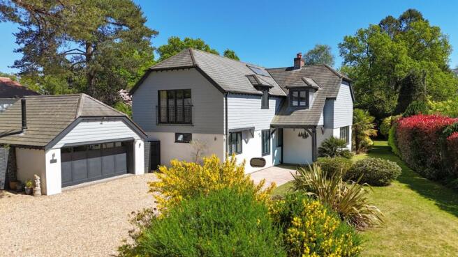 6 bedroom detached house for sale