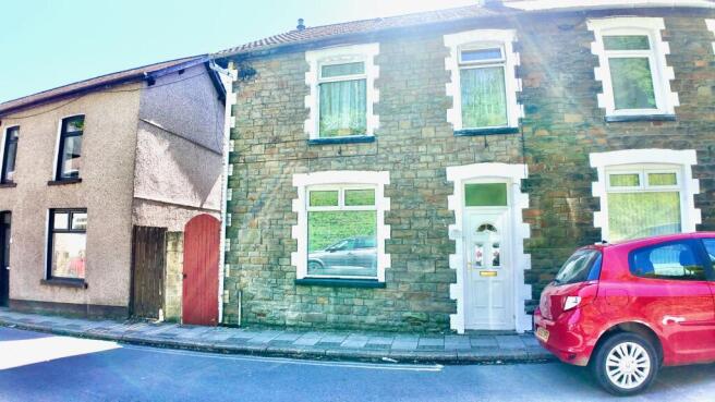 4 bedroom end of terrace house for sale