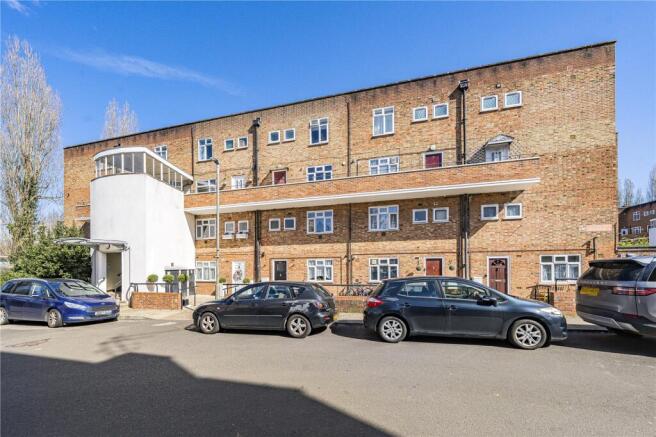 3 bedroom maisonette for sale