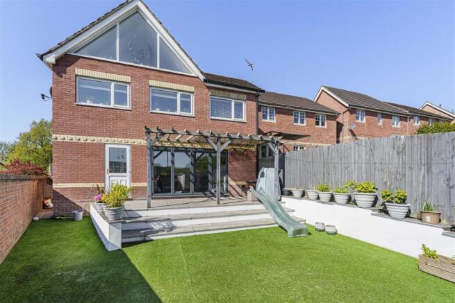 5 bedroom detached house for sale