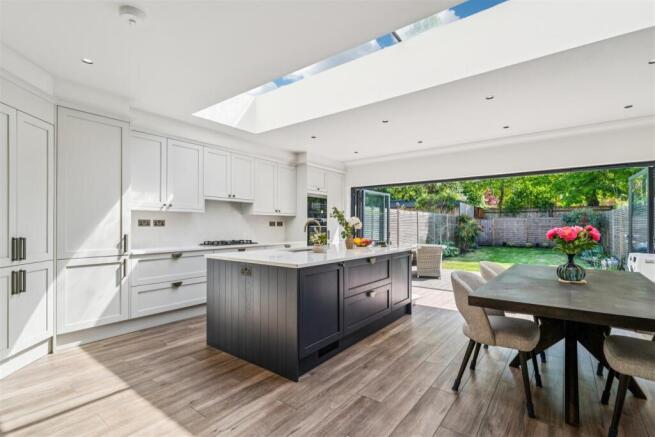 4 bedroom terraced house for sale