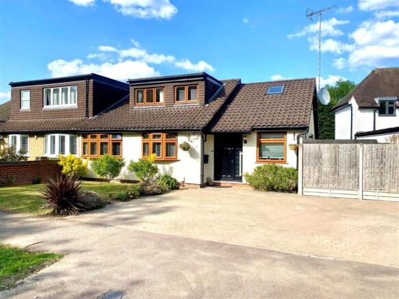 5 bedroom semi-detached house for sale