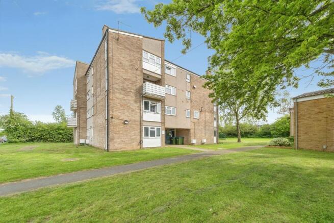 2 bedroom ground floor flat for sale