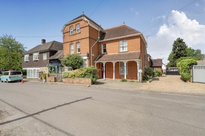 5 bedroom semi-detached house for sale
