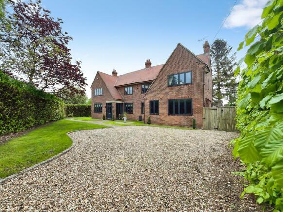 4 bedroom detached house for sale