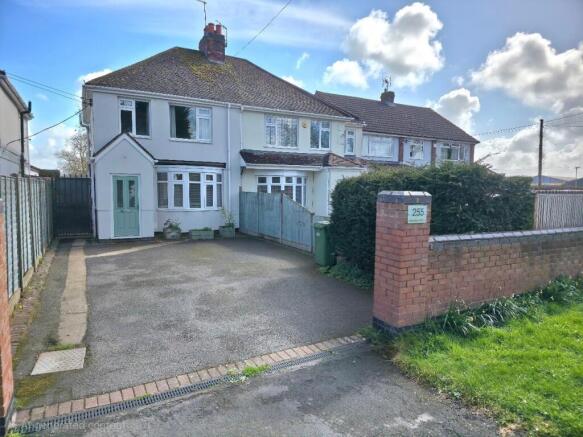 3 bedroom semi-detached house for sale