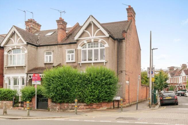 3 bedroom flat for sale