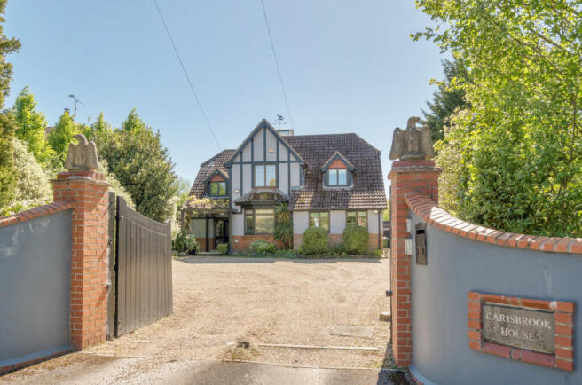 5 bedroom detached house for sale