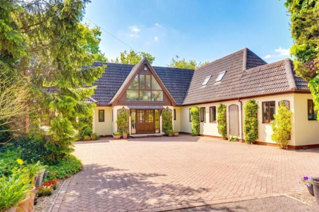 5 bedroom detached house for sale