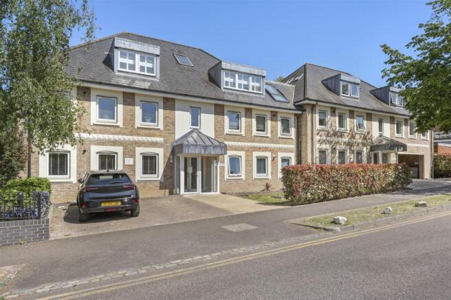 3 bedroom flat for sale