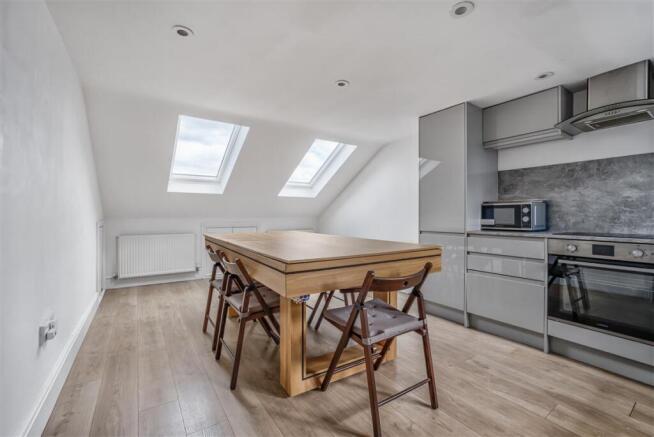 3 bedroom flat for sale