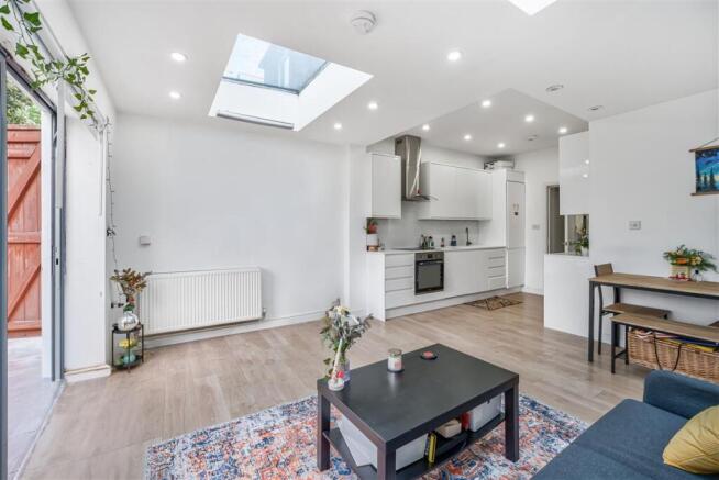 2 bedroom flat for sale