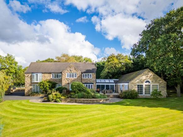 6 bedroom detached house for sale