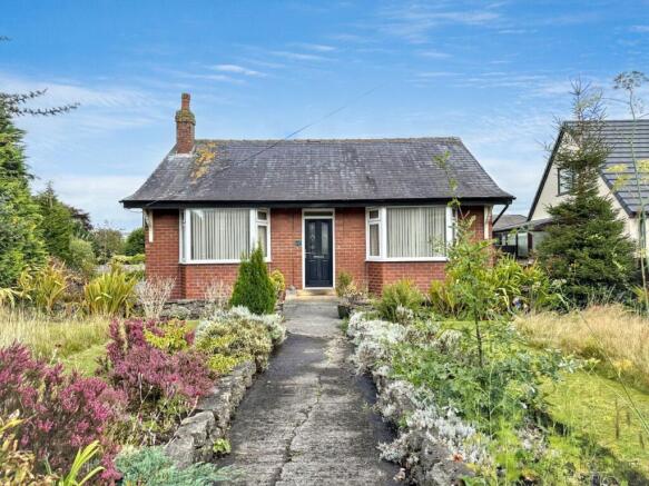 2 bedroom detached bungalow for sale