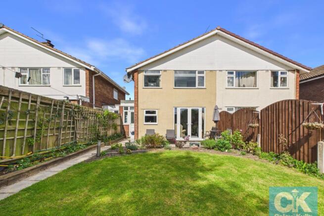 3 bedroom semi-detached house for sale