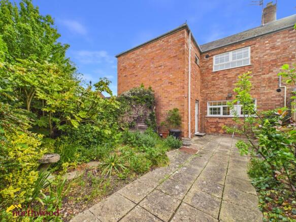 2 bedroom ground maisonette for sale