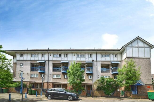 3 bedroom flat for sale