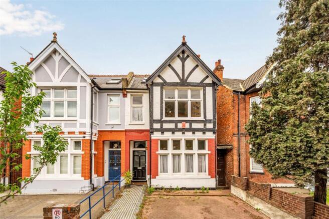 6 bedroom semi-detached house for sale
