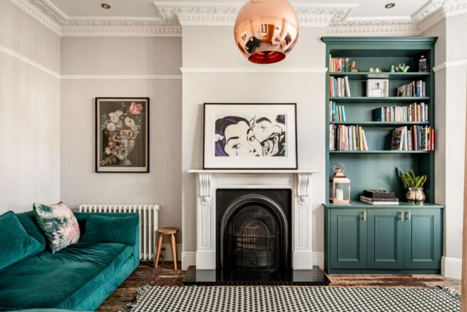 4 bedroom end of terrace house for sale
