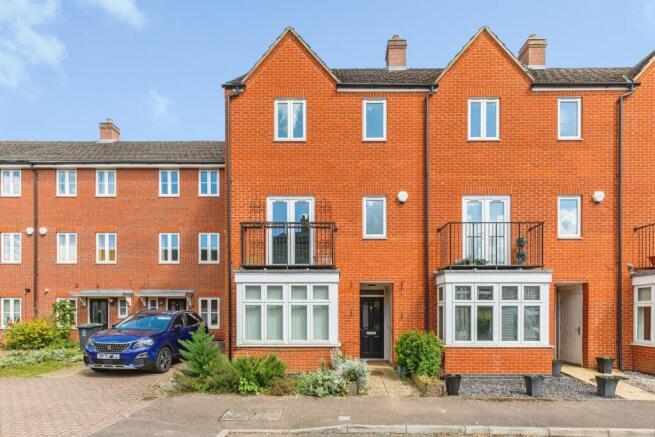 4 bedroom town house for sale
