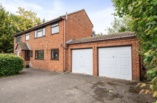 6 bedroom detached house for sale