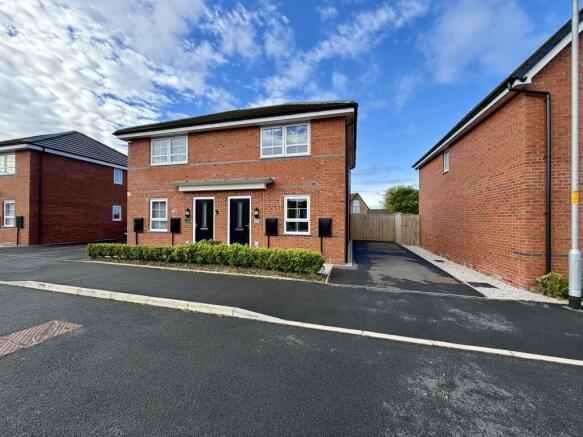 2 bedroom semi-detached house for sale