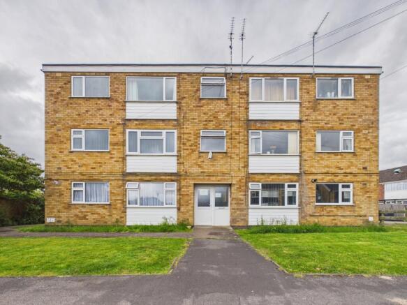 1 bedroom ground floor flat for sale