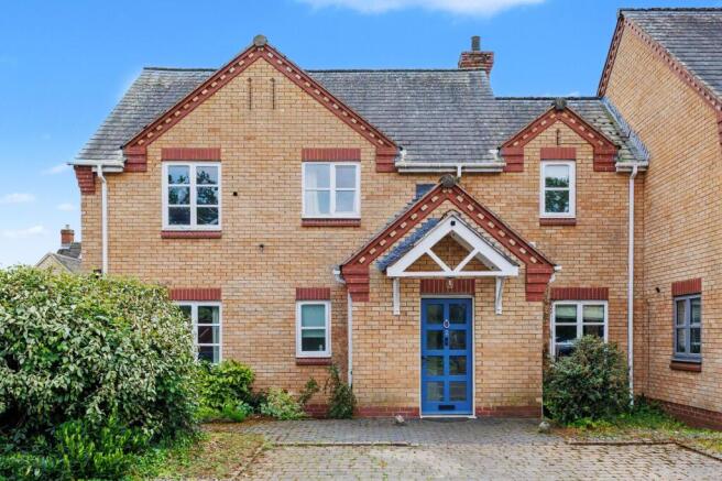 5 bedroom semi-detached house for sale