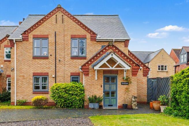 3 bedroom semi-detached house for sale
