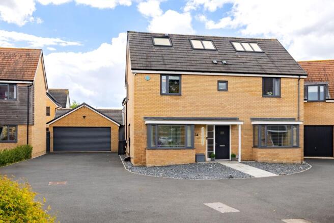 5 bedroom detached house for sale