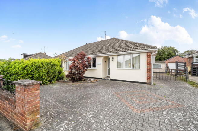 2 bedroom semi-detached house for sale
