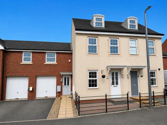 3 bedroom semi-detached house for sale