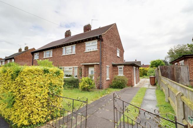 3 bedroom semi-detached house for sale