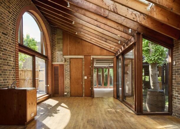 6 bedroom detached house for sale