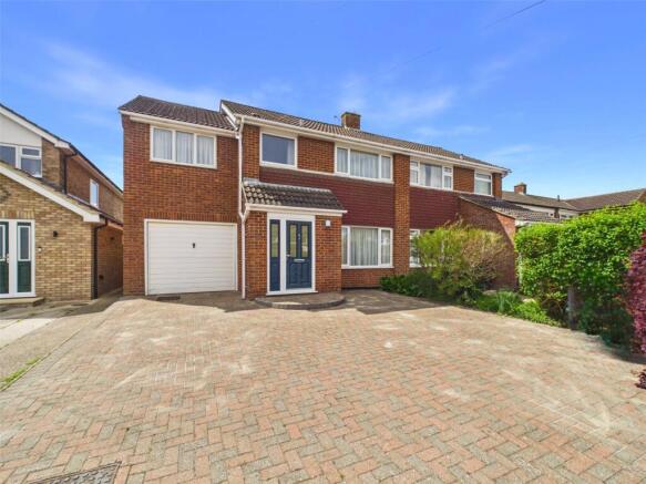 5 bedroom semi-detached house for sale