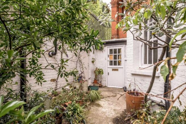 2 bedroom flat for sale