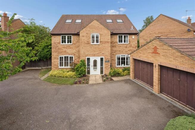 6 bedroom detached house for sale