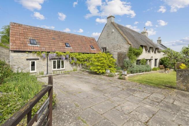 5 bedroom semi-detached house for sale