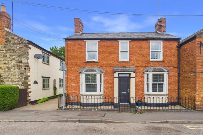 2 bedroom cottage for sale