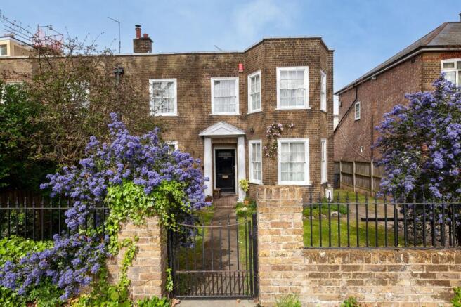 4 bedroom semi-detached house for sale