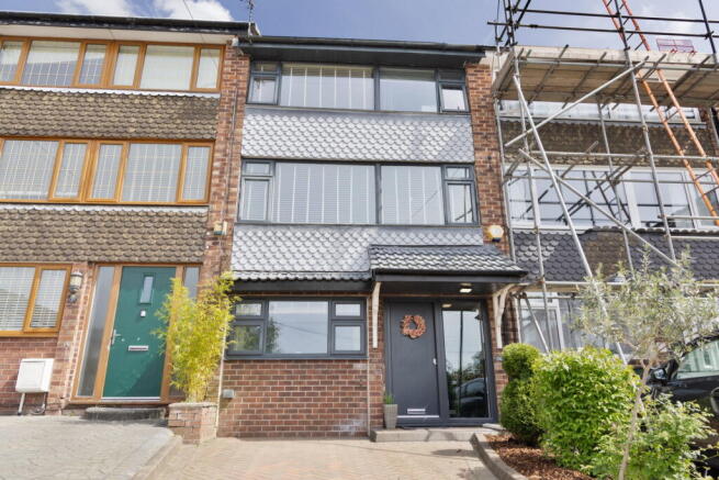 3 bedroom town house for sale