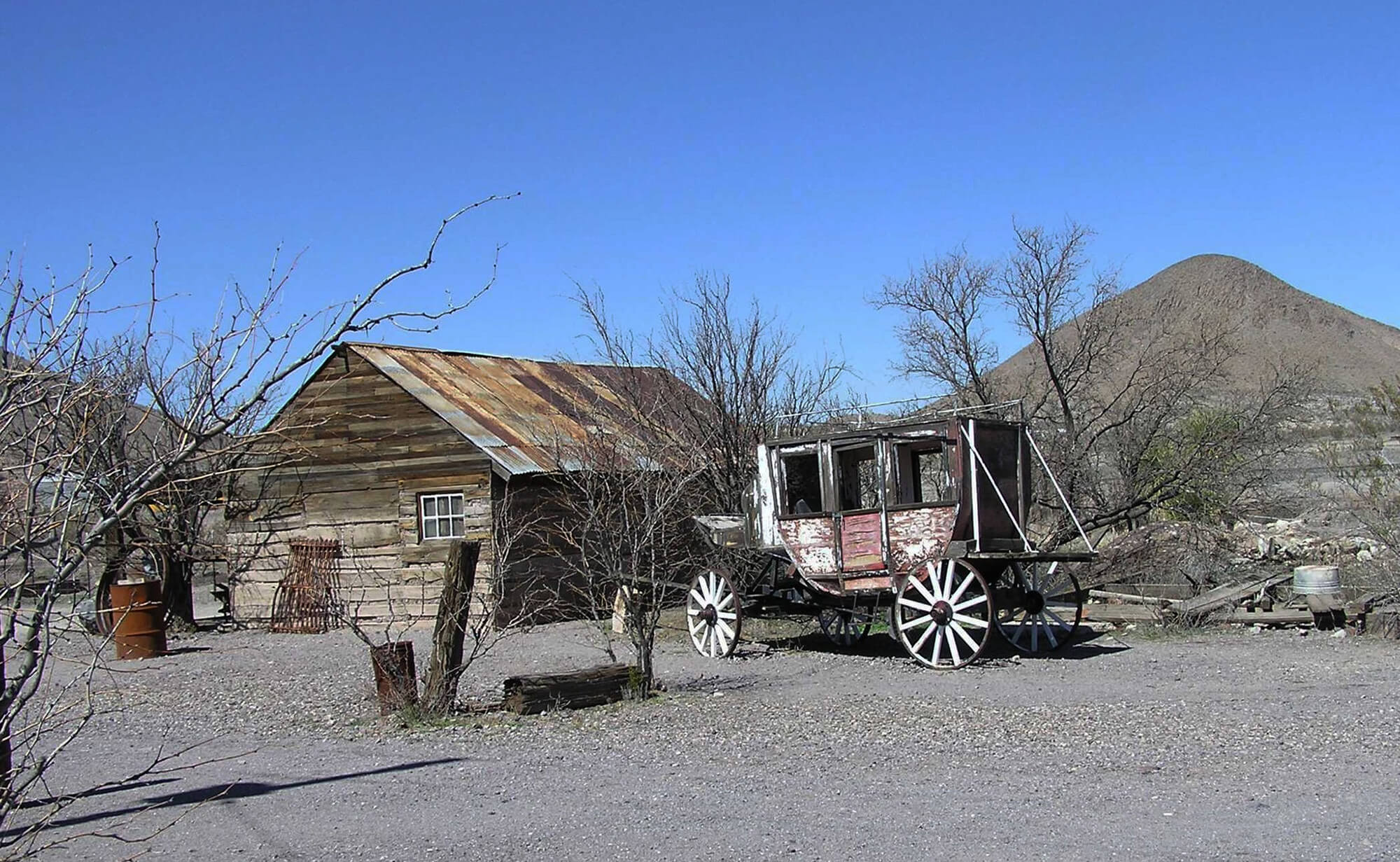 Ghost Towns of America - mapped and photographed