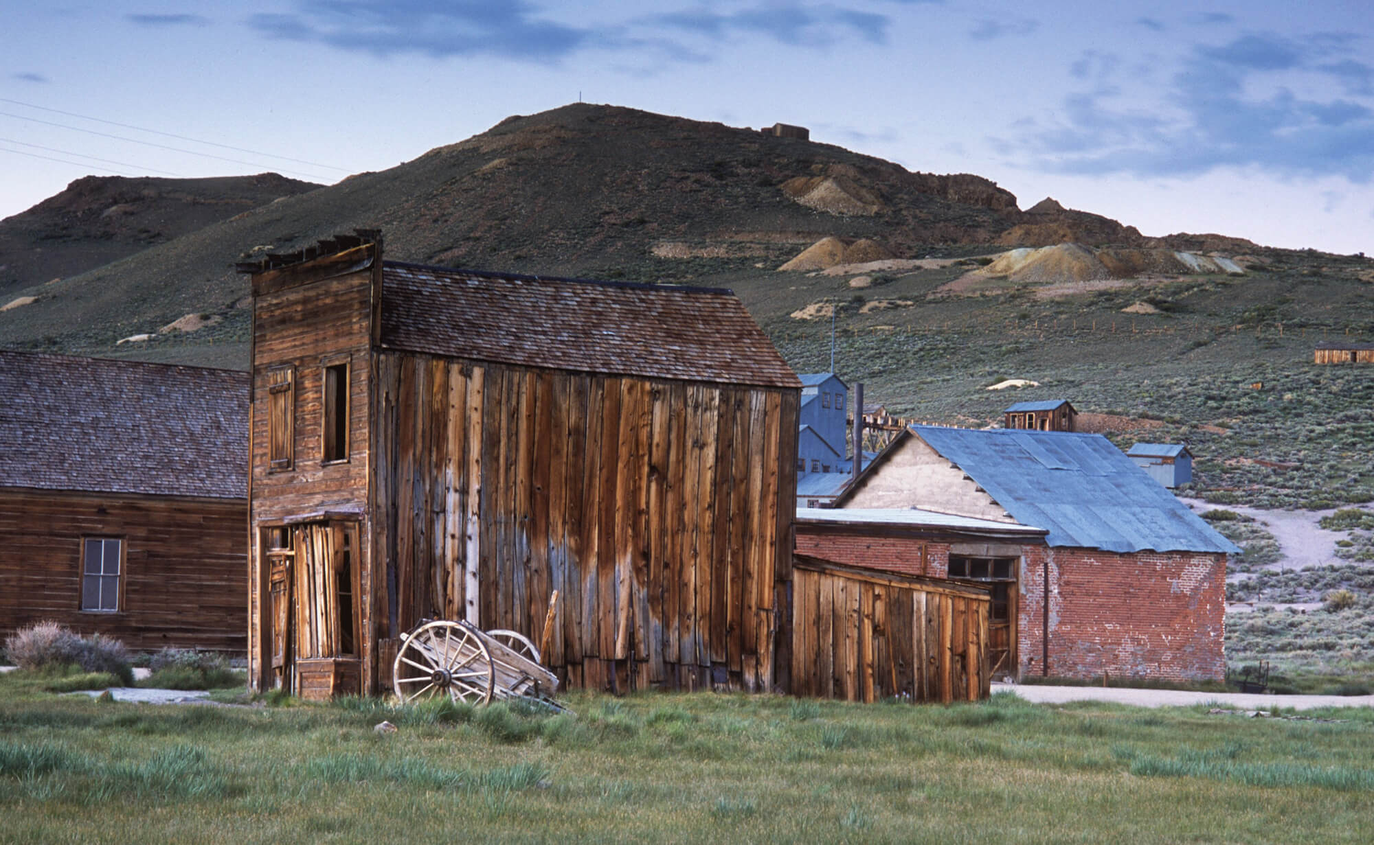 Ghost Towns of America - mapped and photographed