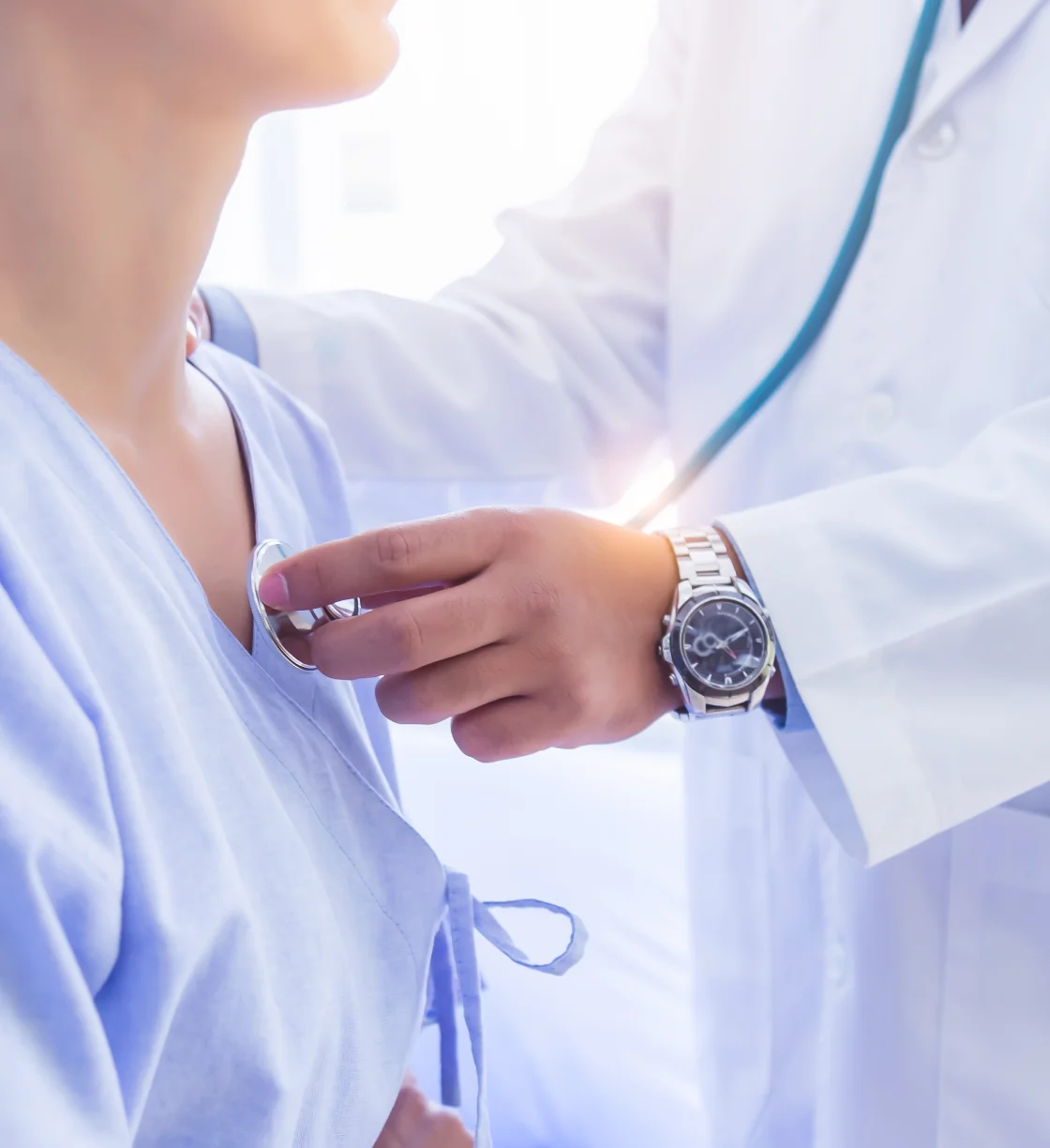 Mujer en un checkeo médico
