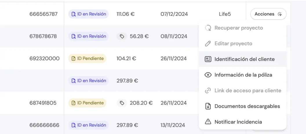 Indicador del estado 'ID en Revisión' para clientes con identificación en proceso de validación en la BrokerApp.